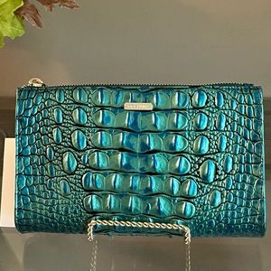Brahmin Daisy Wristlet in Peacock